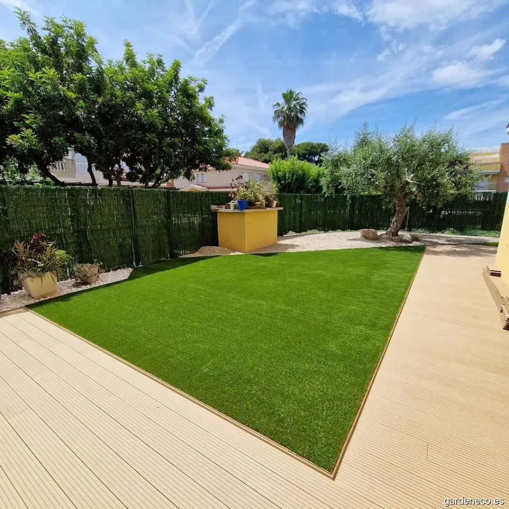 Césped artificial en casa