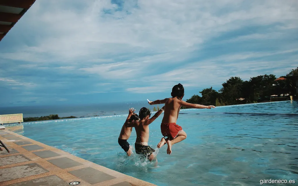 JARDINERIA GARDEN UNIVERSAL. Mantenimiento de piscinas. Jardinería.