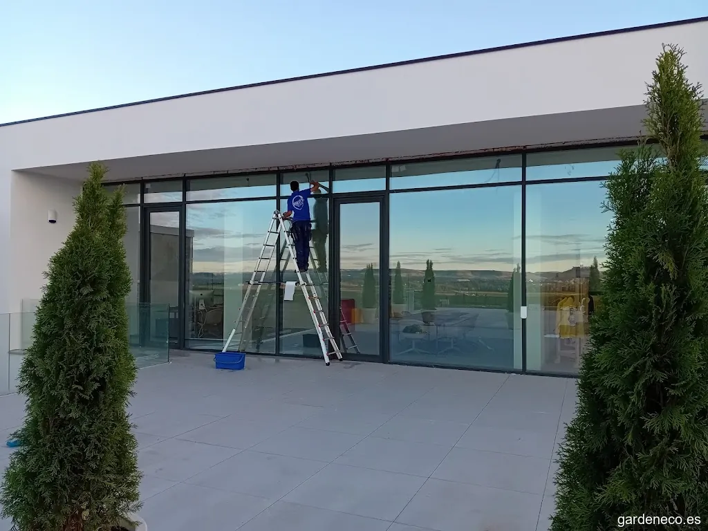 ISERVE. Empresa de limpieza, jardinería y mantenimiento. Aranda de Duero