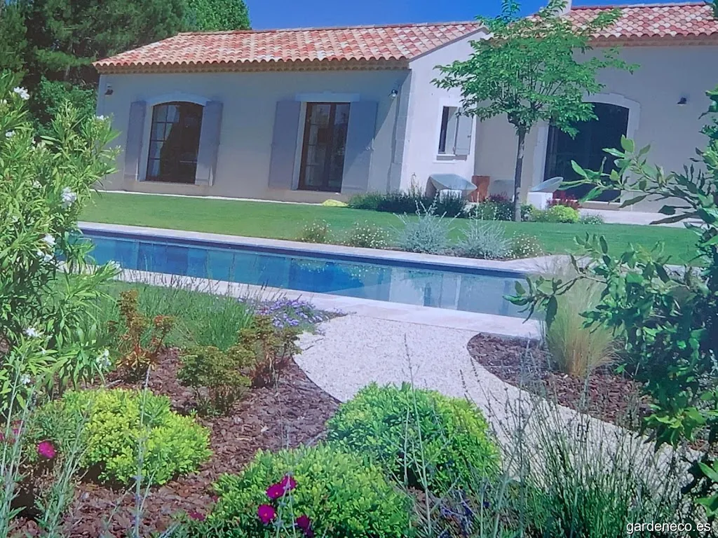 Jardineros y Limpieza piscinas - Mantenimientos Y Jardineria La Jara